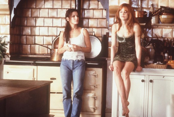 Sandra Bullock and Nicole Kidman in Zauberhafte Schwestern (1998)