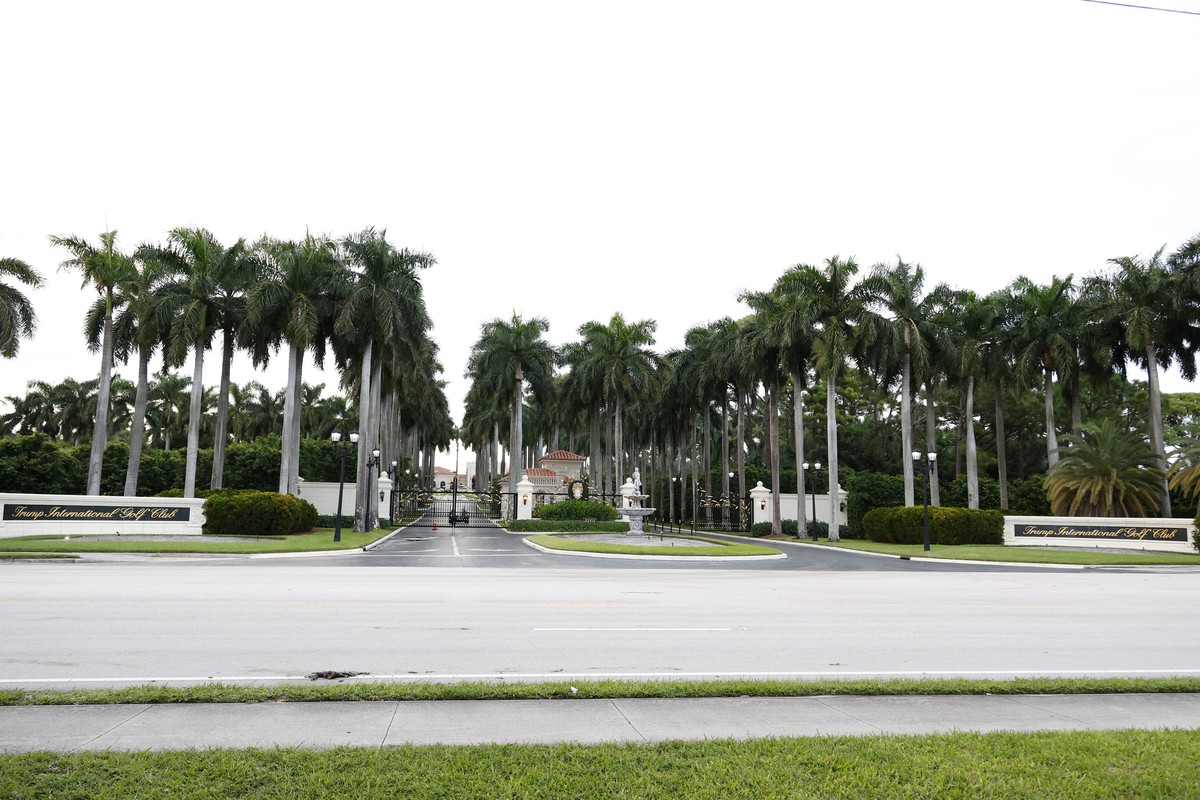 The main entrance of Trump International Golf Club is seen after police closed off the area following the apparent assassination attempt of Republican presidential nominee former President Donald Trum ...