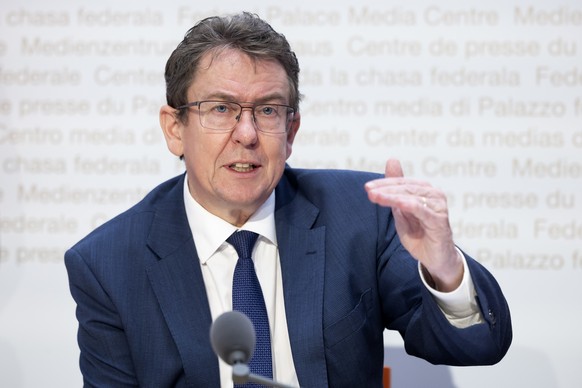 Bundesrat Albert Roesti spricht waehrend einer Medienkonferenz zum Verlagerungsbericht 2025, am Mittwoch, 19. November 2025 in Bern. Der Bundesrat will sich fuer moderne und gut ausgebaute Zulaufstrec ...