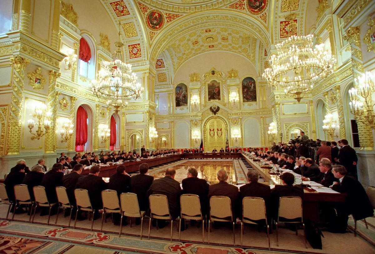 Poutine à l'ouverture d'un conseil de sécurité au Kremlin, le 22 novembre 2000.