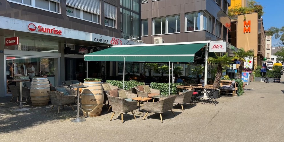 Mitten im Zentrum von Dietikon fielen bei 1.-August-Feierlichkeiten Schüsse. Ein Mann, der vor einer Bar sass, wurde angeschossen. Mysteriös: Sogar die Leute vor Ort glaubten, der Mann sei durch Feuer ...