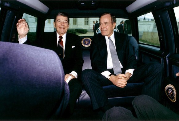 Ronald Reagan (l.) und sein Vizepräsident und Nachfolger George Bush 1989.