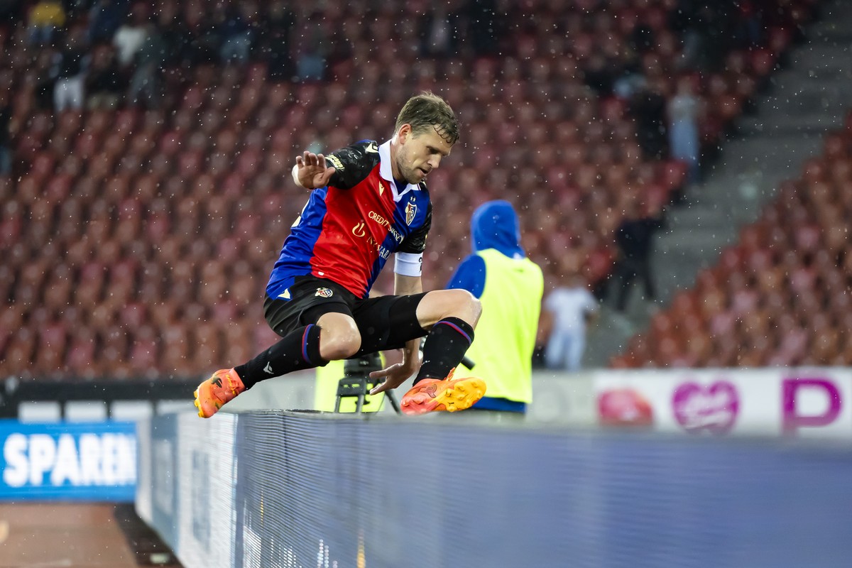Fabian Frei (FCB) jubelt nach seinem Tor im Fussball Meisterschaftsspiel der Swiss Super League zwischen Grasshoppers, GC, und Basel, FCB, vom Samstag, 18. Mai 2024 in Stadion Letzigrund in Zuerich. ( ...