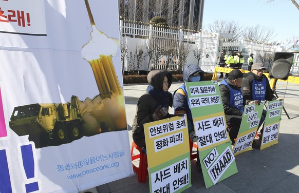 South Korean protesters stage a rally to oppose the possible deployment of the United States&#039; advanced defense system THAAD, a Terminal High-Altitude Area Defense, on Korea Peninsula, in front of ...