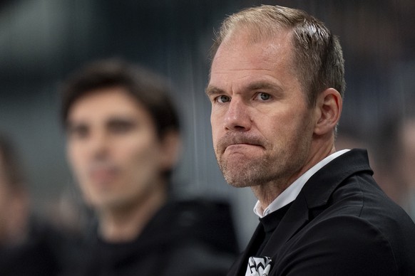 Head Coach Tomas Mitell (HCL) reagiert bei dem Spiel 3 des Playoff Viertelfinals der Eishockey National League zwischen den ZSC Lions und dem HC Lugano am Mittwoch, 25. Maerz 2026 in der Swiss Life Ar ...