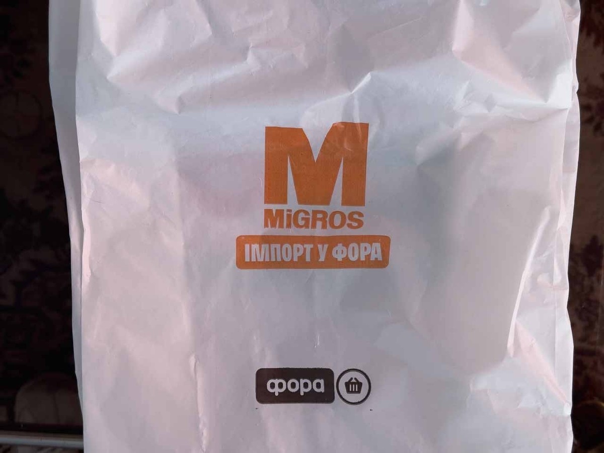 Das prominente orange «M».