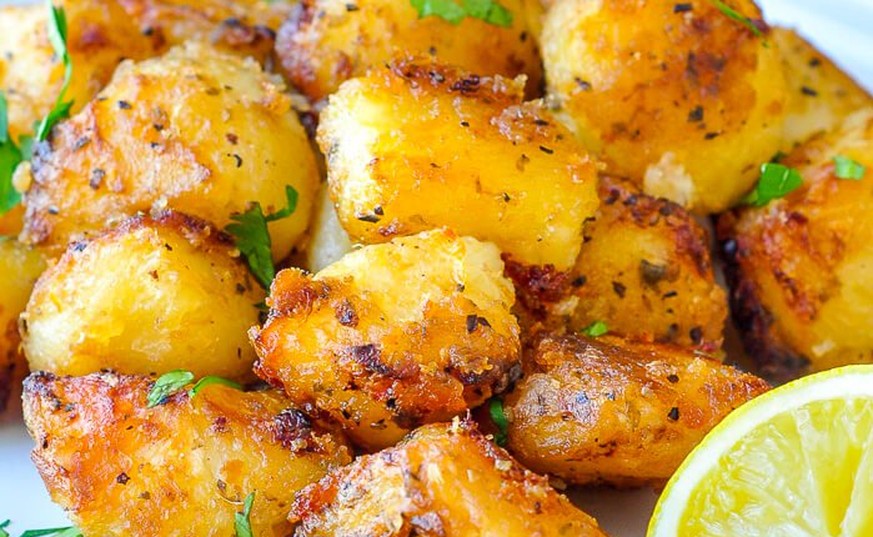 ofenkartoffeln zitrone essen food beilage https://www.rockrecipes.com/lemon-herb-roasted-potatoes/