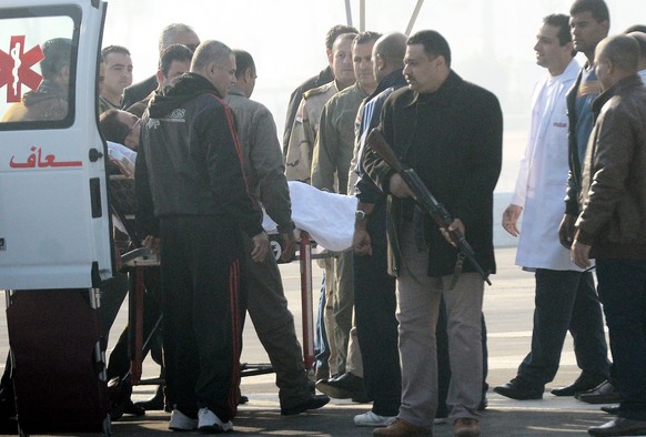 Mubarak auf der Bahre auf dem Weg zum Gericht in Kairo.