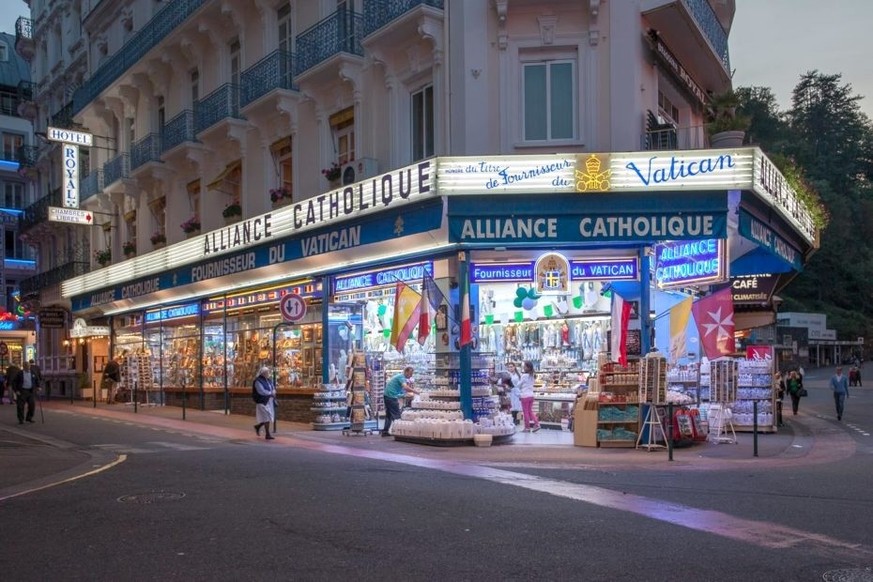 Weird France! Skurrile Gebäude und Strassenattraktionen in Frankreich. https://www.archive-arn.fr/