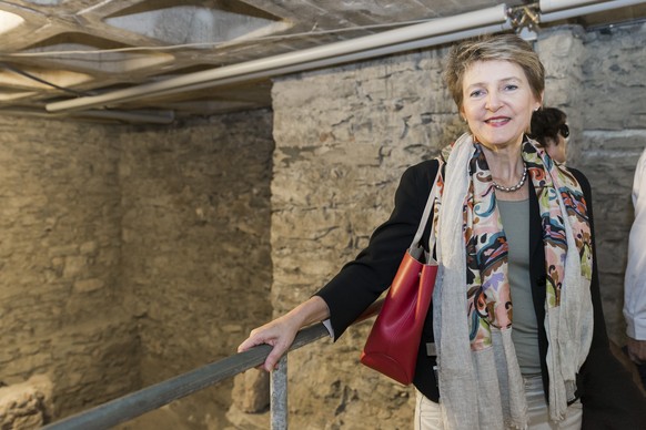 Simonetta Sommaruga, conseillere federale, visite la vieille ville de Sion lors de l&#039;excursion du Groupe PS ce mercredi, 7 juin 2017 a Sion. (KEYSTONE/Cyril Zingaro)