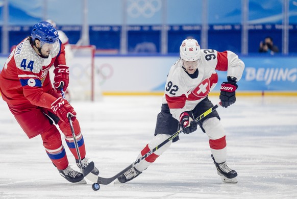 epa09748343 Matej Stransky (L) of the Czech Republic in action against Gaetan Haas (R) of Switzerland during the Men&#039;s Ice Hockey preliminary round match between Czech Republic and Switzerland at ...