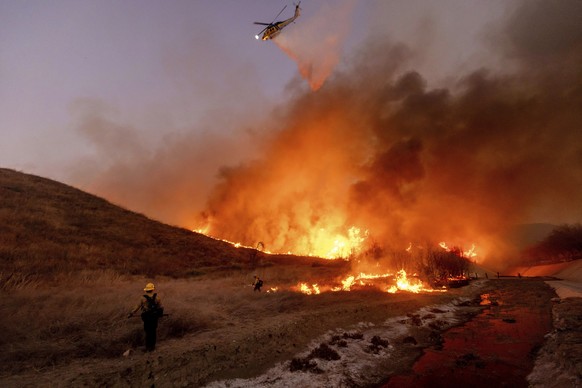 Fire crews battle the Kenneth Fire in the West Hills section of Los Angeles, Thursday, Jan. 9, 2025. (AP Photo/Ethan Swope)