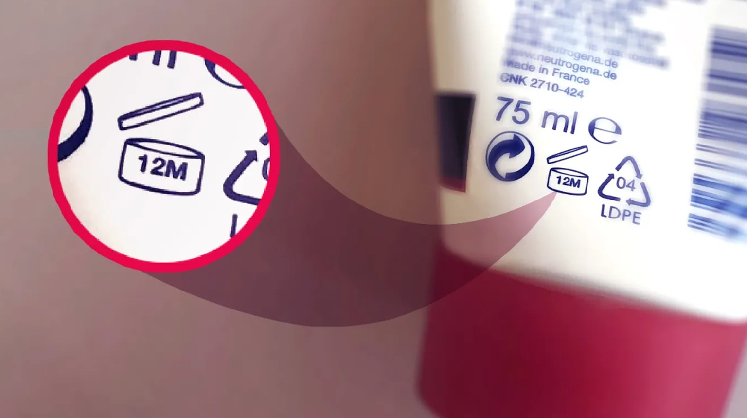 Rückseite einer Handcreme: Das kryptische Symbol auf Kosmetikprodukten liefert Ihnen nützliche Informationen.