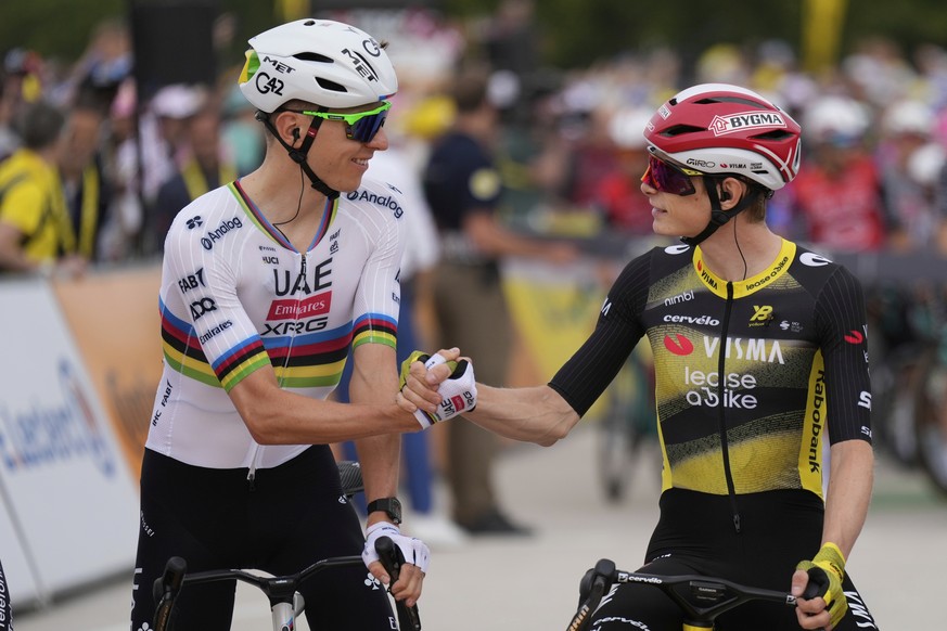 Slovenia&#039;s Tadej Pogacar, left, shakes hands with Denmark&#039;s Jonas Vingegaard at the start of the first stage of the Tour de France cycling race over 184.9 kilometers (114.9 miles) with start ...