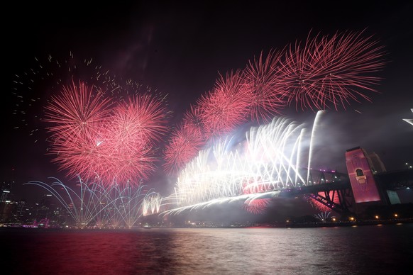 epa08096240 Fireworks explode after midnight over Sydney Harbour as part of New Year celebrations in Sydney, Australia, 01 January 2020. EPA/DAN HIMBRECHTS AUSTRALIA AND NEW ZEALAND OUT EDITORIAL USE  ...