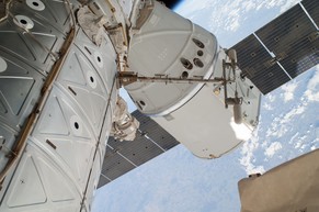 Internationale Raumstation mit angedockter Raumkapsel.&nbsp;