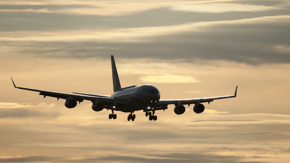 epa11454270 The Ilyushin Il-96-300 plane carrying Russian President Vladimir Putin prepares to land at the Nursultan Nazarbayev International Airport in Astana, Kazakhstan, 03 July 2024. Vladimir Puti ...