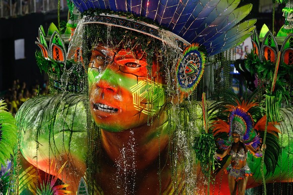 epa07414279 Members of the Vila Isabel samba school perform in a parade during carnival celebrations at the Marques de Sapucai sambadrome in Rio de Janeiro, Brazil, 04 March 2019. Samba schools partic ...