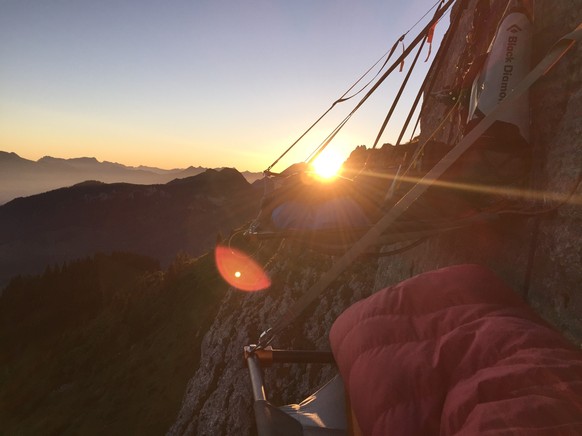 Portaledge Frutigen Übernachten in der Felswand, Rauszeit Action-Erlebnisse in der Schweiz