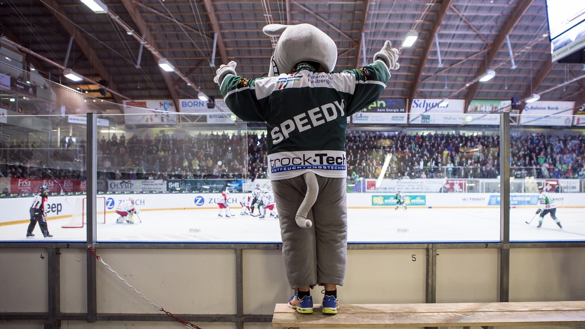 Maskottchen "Speedy" vom EHC Olten waehrend dem Swiss Ice Hockey Cup 1/8 Final zwischen dem EHC Olten und dem EHC Biel-Bienne am Sonntag, 22. Oktober 2017, im Stadion Kleinholz in Olten. (KE ...