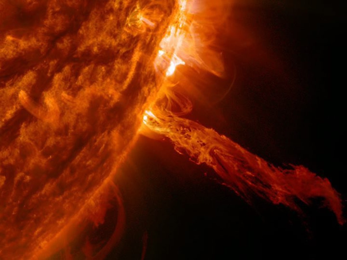 epa04261627 A handout picture provided by NASA on 16 June 2014 shows a stream of plasma bursting out from the sun, but since it lacked enough force to break away, most of it fell back into the sun, 27 ...