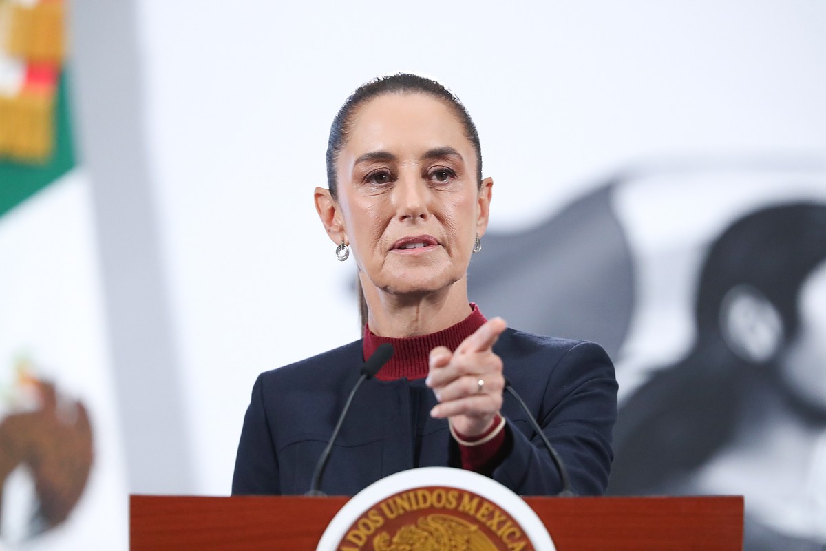 epa12475850 Mexican President Claudia Sheinbaum speaks during a press conference at the National Palace in Mexico City, Mexico, 23 October 2025. Sheinbaum expressed her rejection of US attacks on vess ...