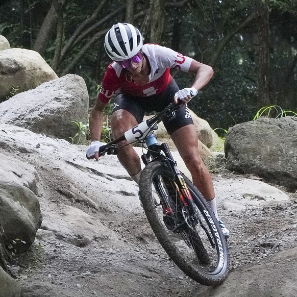 epa09369570 Jolanda Neff of Switzerland celebrates as she is about to cross the finish line winning the Women&#039;s Mountain Bike Cross Country race of the Tokyo 2020 Olympic Games at the Izu Mountai ...