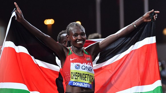 epa07875455 Ruth Chepngetich of Kenya celebrates after winning the women&#039;s Marathon race of the IAAF World Athletics Championships 2019 at the Al Corniche Water Front in Doha, Qatar, 28 September ...