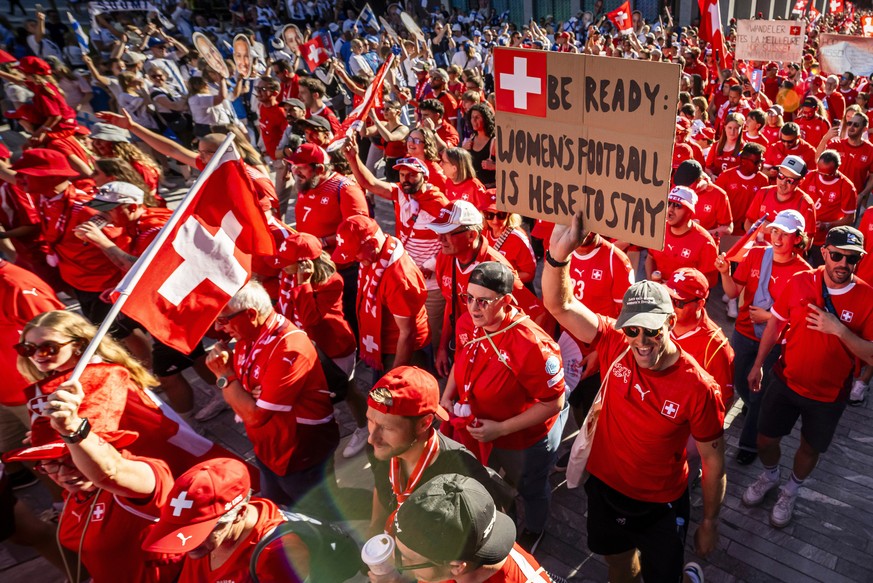 Swiss fans cheer as they attend a fanwalk prior to the UEFA Women&#039;s EURO 2025, group A, soccer match between Finland and Switzerland in Geneva, Switzerland, Thursday, July 10, 2025. (Jean-Christo ...