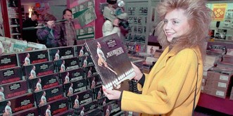 Was war deine erste selbst gekaufte Platte? Oder CD? Oder Kassette?