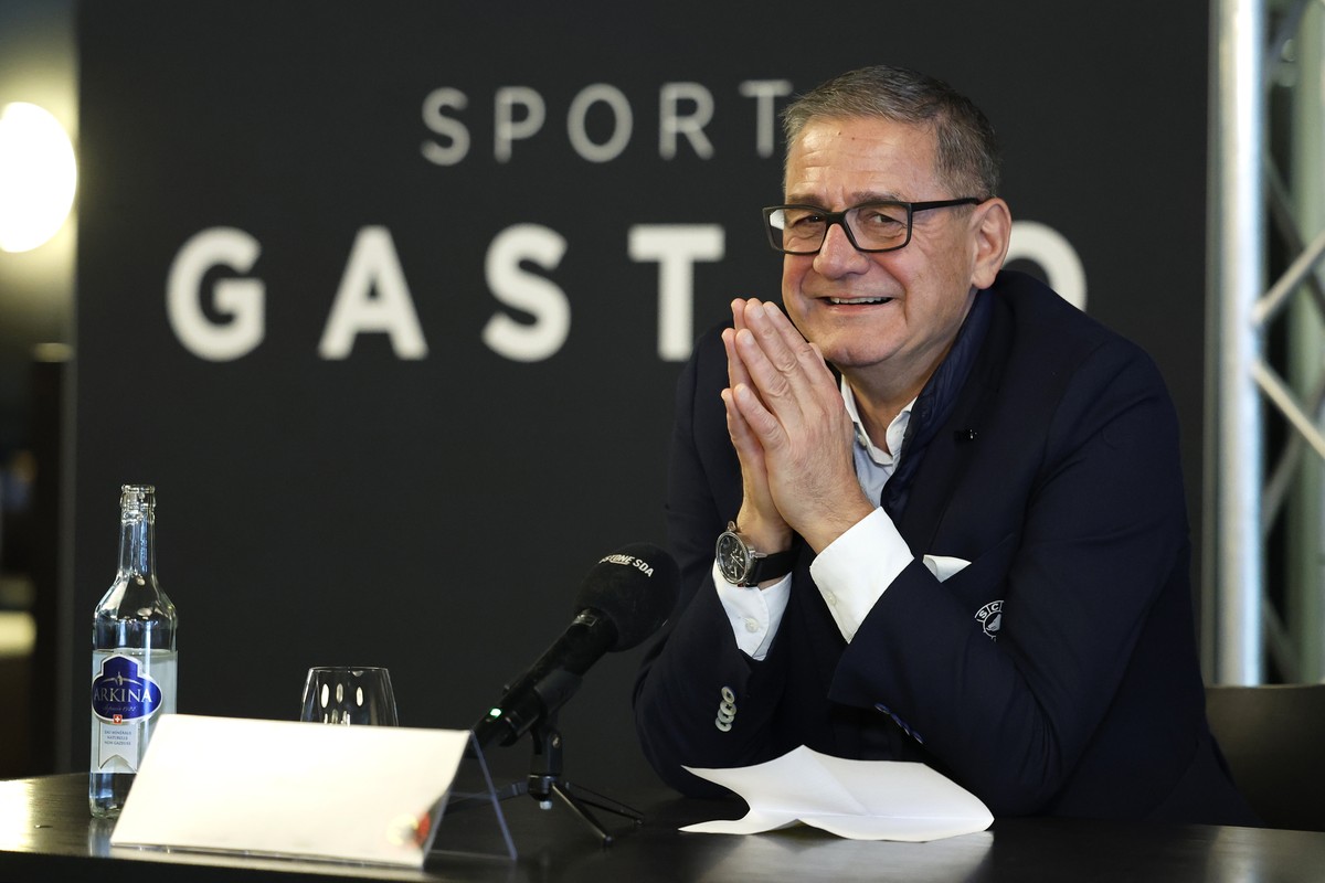 Marc Luethi, CEO SCB, gibt seinen Ruecktritt waehrend einer Medienkonferenz des SC Bern bekannt, am Montag, 19. Januar 2026 in der PostFinance Arena in Bern. Der Unternehmer Juerg Fuhrer wird sein Nac ...