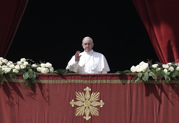 Papst Franziskus auf dem Balkon des Petersdoms.