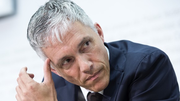 Bundesanwalt Michael Lauber aeussert sich zum Fall FIFA und zu seiner Wiederwahl, am Mittwoch, 17. Juni 2015, in Bern. (KEYSTONE/Marcel Bieri)

Switzerlands attorney general Michael Lauber during a ...