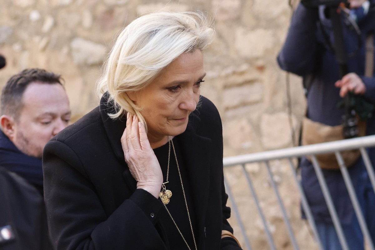 epa12633365 Deputy of the French National Assembly Marine Le Pen (C) walks to the funeral service for former French actress Brigitte Bardot in Saint-Tropez, France, 07 January 2026. French film legend ...