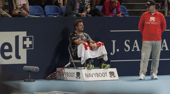 Die Hallenbeleuchtung streikt wegen des Sturms. Wawrinka muss gegen Kukushkin eine Pause einlegen. 