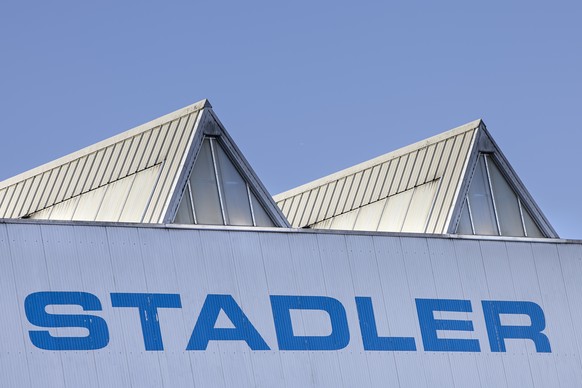 The logo of the Swiss train manufacturer Stadler Rail, taken on Wednesday, March 15, 2023 in Bussnang.  (KEYSTONE/Michael Buholzer).