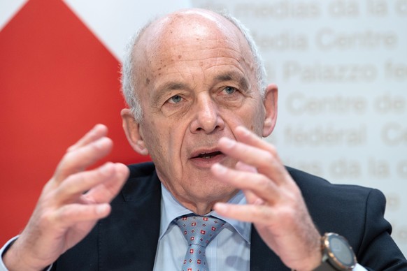 Bundesrat Ueli Maurer aeussert sich zu den Eidgenoessischen Abstimmungsergebnissen, am Sonntag, 13. Februar 2022, in Bern. (KEYSTONE/Peter Schneider)