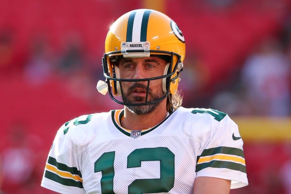 KANSAS CITY, MO - AUGUST 25: Green Bay Packers quarterback Aaron Rodgers 12 before an NFL, American Football Herren, USA preseason game between the Green Bay Packers and Kansas City Chiefs on August 2 ...