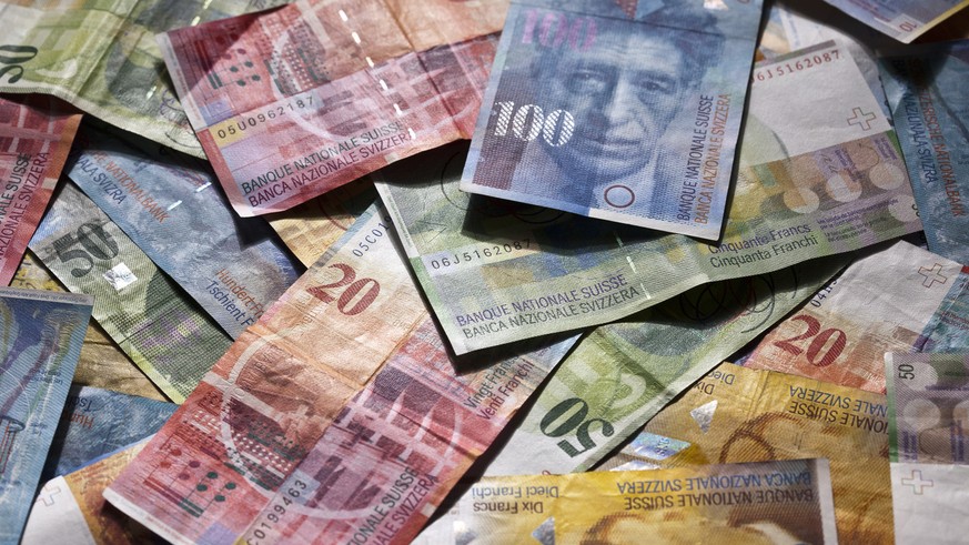 Swiss bank notes, pictured on July 14, 2011. (KEYSTONE/Martin Ruetschi)