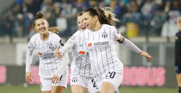 Foto Manuel Geisser 21.12. 2022 Schaffhausen , Wefox Arena , SCHWEIZ , Fussball Frauen UEFA Champions League FC Zuerich - Arsenal WFC Torjubel Fabienne Humm FC Zuerich *** Photo Manuel Geisser 21 12 2 ...