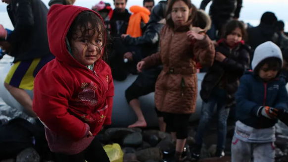 Migranten steigen auf Lesbos aus einem Boot (Archiv): &quot;An Abgründigkeit und Perfidität nicht zu überbieten&quot;, sagt die Menschenrechtsbeauftragte der Bundesregierung.