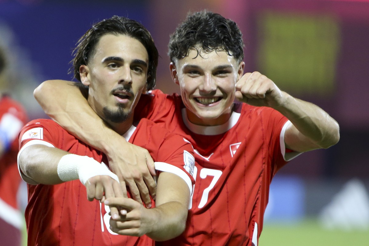 Switzerland's Adrien Llukes, left, celebrates with Switzerland's Ethan Bruchez, right, the 1 - 0 goal during the FIFA Under-17 World Cup, round of 16 soccer match between Switzerland and Rep ...