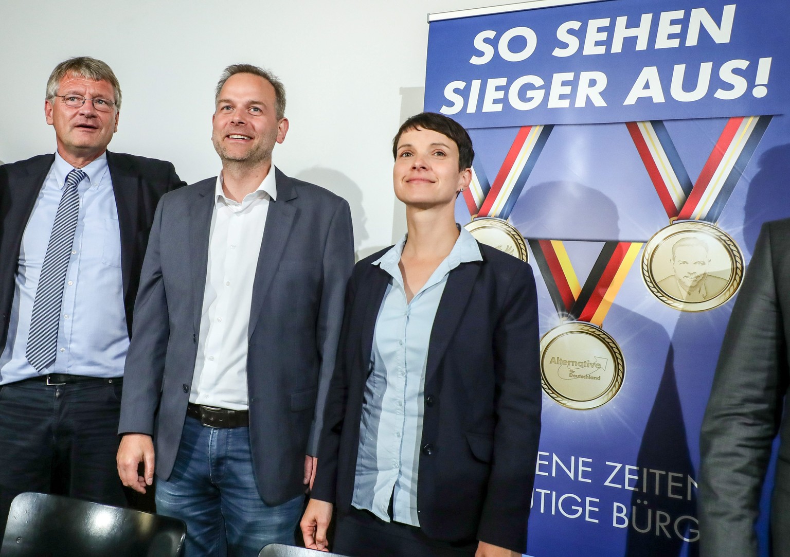 epa05525179 (L-R) Joint chairpersons of Alternative for Germany (AfD) party Joerg Meuthen and Frauke Petry, and AfD frontrunner in Mecklenburg-Western Pomerania, Leif-Erik Holm during a press conferen ...