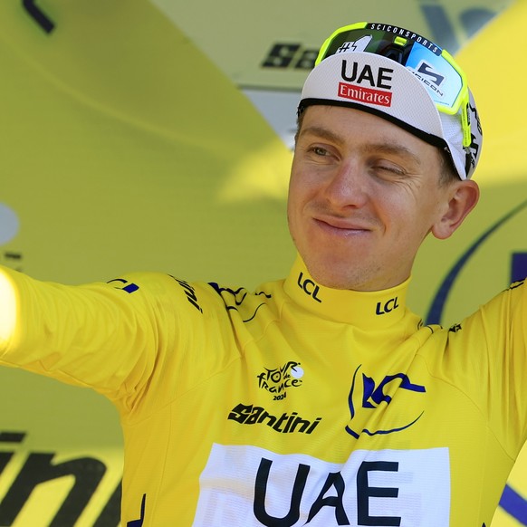 epa11485929 Slovenian rider Tadej Pogacar of UAE Team Emirates celebrates in the overall leader&#039;s yellow jersey on the podium after the 18th stage of the 2024 Tour de France cycling race over 179 ...