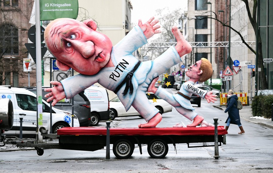 Bilder des Jahres 2021, Entertainment 02 Februar Entertainment Themen der Woche KW07 Entertainment Bilder des Tages Trotz abgesagtem Karneval schickt Wagenbauer Jacques Tilly am Rosenmontag einige Mot ...