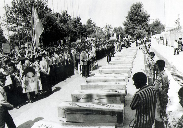 (TEH-4) Funeral for Airbus victims - Seventy-six coffins containing the remains of some of the 290 victims of the Iran Air passenger plane which was shot down Sunday in the Persian Gulf by the USS Vin ...