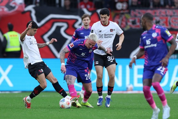 GER, 1.FBL. Bayer 04 Leverkusen vs. FSV Mainz 05 / 28.02.2026, BayArena, Leverkusen, GER, 1.FBL. Bayer 04 Leverkusen vs. FSV Mainz 05, im Bild: Ibrahim Maza Leverkusen 30, im Zweikampf gegen Phillip T ...