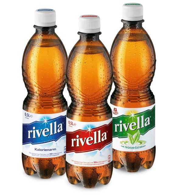HANDOUT - Die Getraenkeherstellerin Rivella blickt auf ein erfolgreiches 2013 zurueck. Zum Gruppenwachstum beigetragen haben Produkteinfuehrungen und einmal mehr das Auslandgeschaeft. Auch die Michel-Fruchtgetraenke konnten stark zulegen. Im Bild: Rivella Blau, Rot und Grün in der 50cl PET-Flasche. Weiterer Text unter www.photopress.ch/image/rivella/aktuell/geschaeftsgang+2013. (PHOTOPRESS/Rivella)