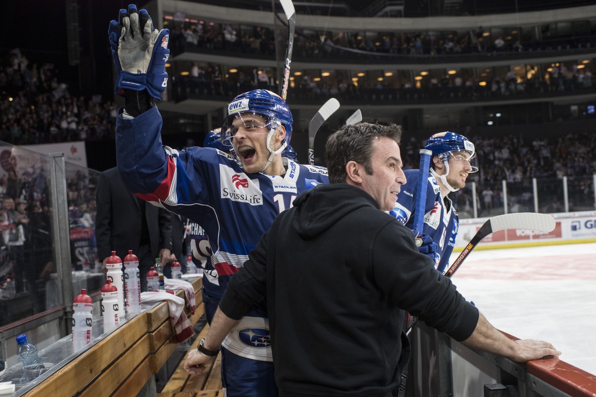 Zuercher Chris Baltisberger jubelt im vierten Eishockey Playoff-Viertelfinalspiel der National League zwischen den ZSC Lions und dem EV Zug, am Samstag, 17. Maerz 2018, im Zuercher Hallenstadion. (KEY ...