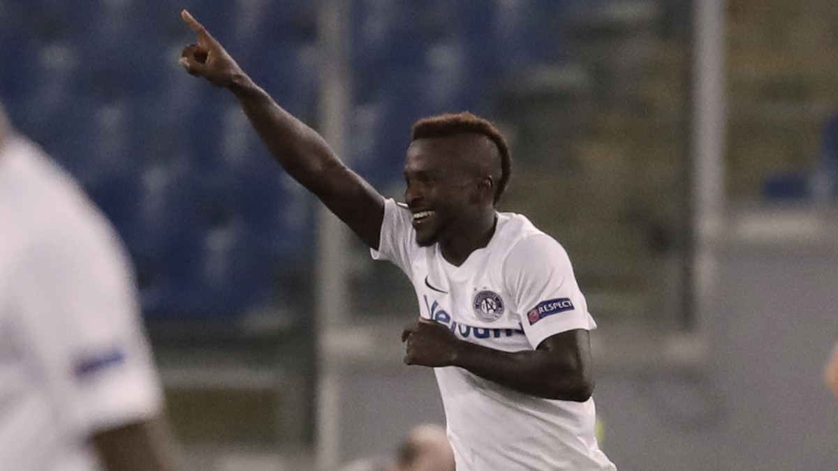 Austria Vienna's Olarenwaju Kayode celebrates after scoring the final equalizer during the Europa League group E soccer match between Roma and Austria Vienna, at Rome’s Olympic Stadium Thursday, ...